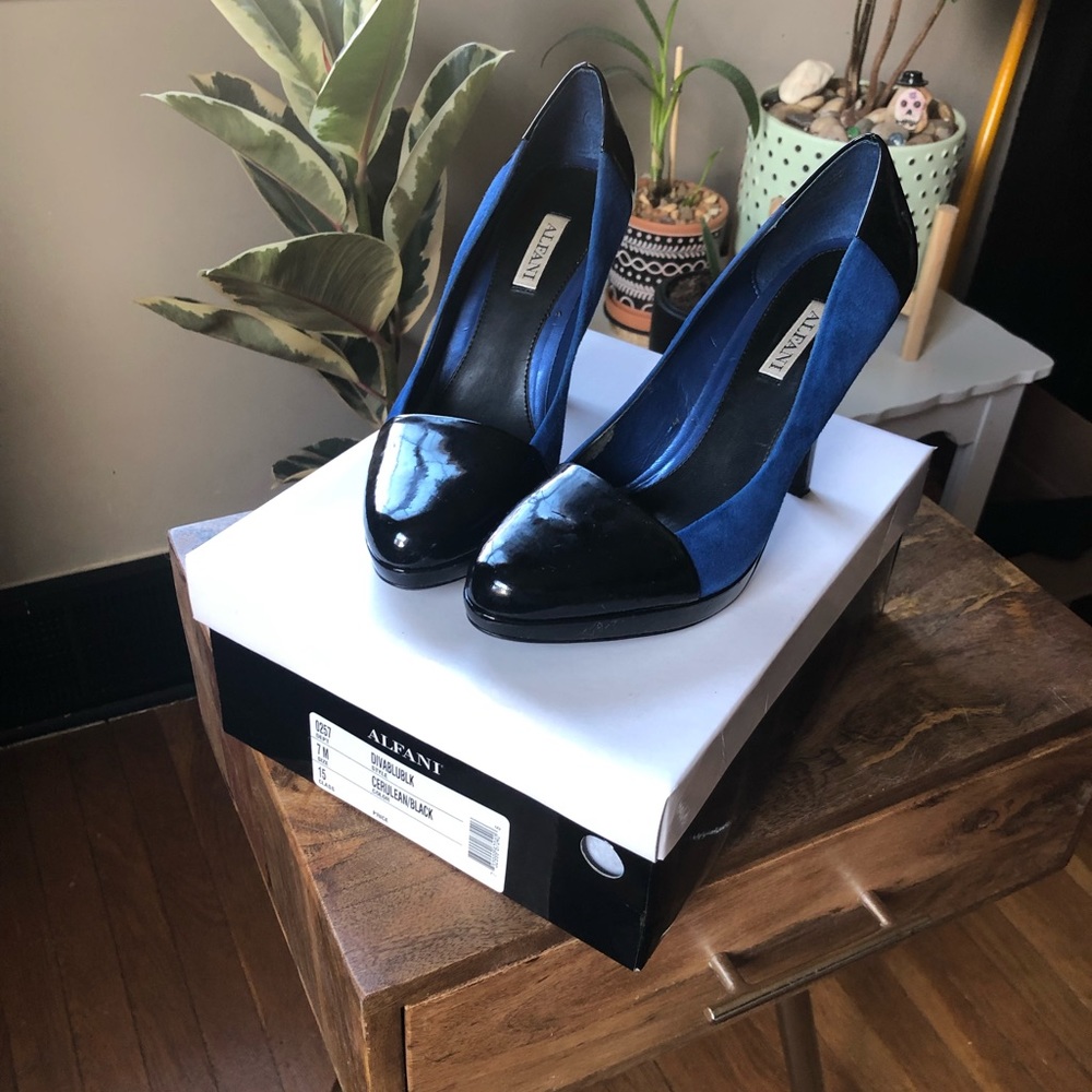 Alfani Diva suede/ patent pump